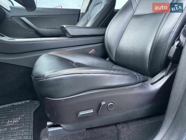 Серый Тесла Model Y, объемом двигателя 0 л и пробегом 107 тыс. км за 23999 $, фото 51 на Automoto.ua