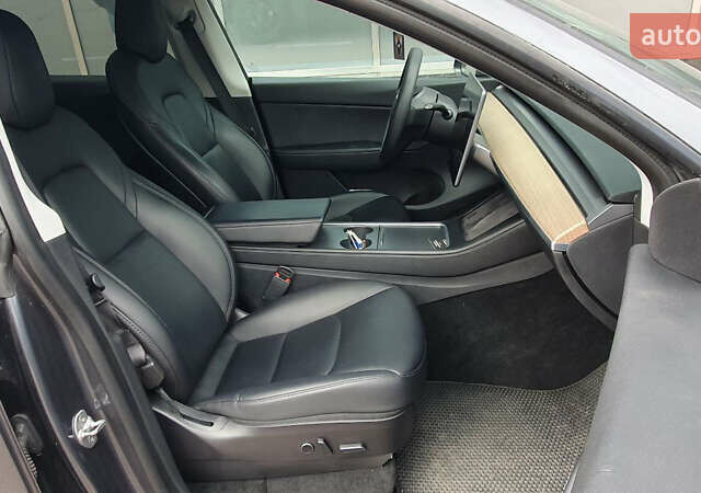 Тесла Model Y 2021 в Киеве на Automoto.ua Серый Тесла Model Y, объемом двигателя 0 л и пробегом 84 тыс. км за 27900 $, фото 8 на Automoto.ua