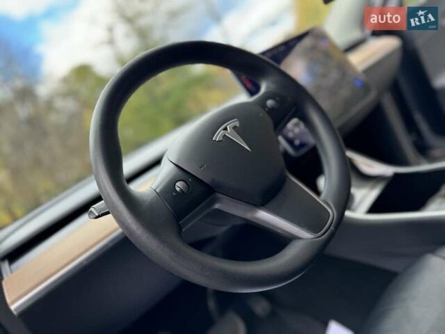 Серый Тесла Model Y, объемом двигателя 0 л и пробегом 211 тыс. км за 18950 $, фото 43 на Automoto.ua