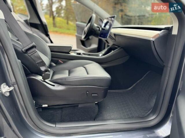 Серый Тесла Model Y, объемом двигателя 0 л и пробегом 211 тыс. км за 18950 $, фото 50 на Automoto.ua
