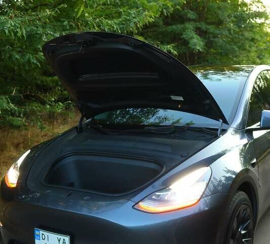 Серый Тесла Model Y, объемом двигателя 0 л и пробегом 85 тыс. км за 25000 $, фото 9 на Automoto.ua