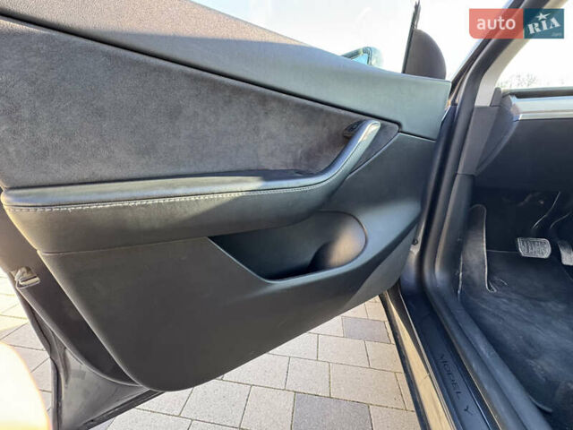 Серый Тесла Model Y, объемом двигателя 0 л и пробегом 81 тыс. км за 24500 $, фото 17 на Automoto.ua