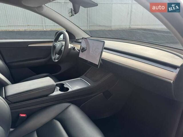 Серый Тесла Model Y, объемом двигателя 0 л и пробегом 110 тыс. км за 22000 $, фото 13 на Automoto.ua