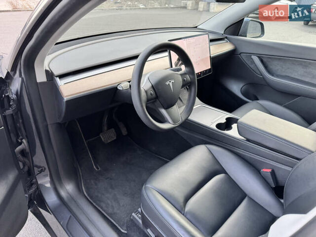 Серый Тесла Model Y, объемом двигателя 0 л и пробегом 33 тыс. км за 23999 $, фото 29 на Automoto.ua
