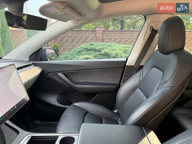 Серый Тесла Model Y, объемом двигателя 0 л и пробегом 100 тыс. км за 25500 $, фото 25 на Automoto.ua