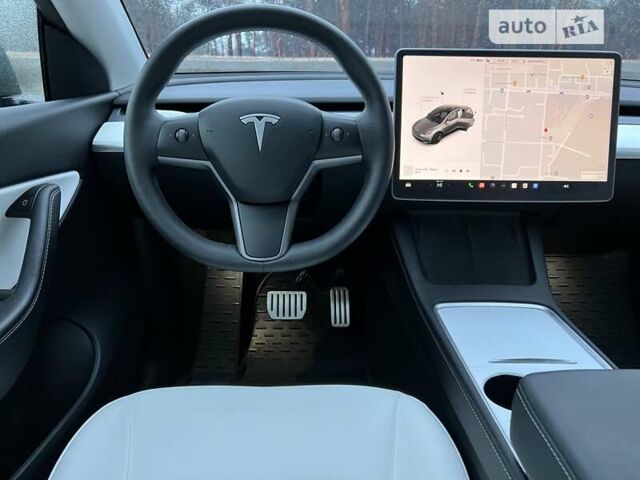 Серый Тесла Model Y, объемом двигателя 0 л и пробегом 19 тыс. км за 29999 $, фото 34 на Automoto.ua