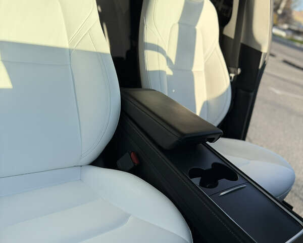 Серый Тесла Model Y, объемом двигателя 0 л и пробегом 99 тыс. км за 24999 $, фото 19 на Automoto.ua