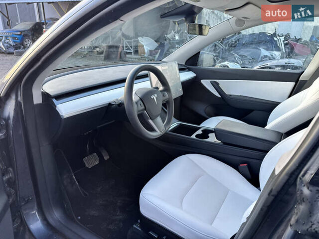 Серый Тесла Model Y, объемом двигателя 0 л и пробегом 65 тыс. км за 19300 $, фото 18 на Automoto.ua