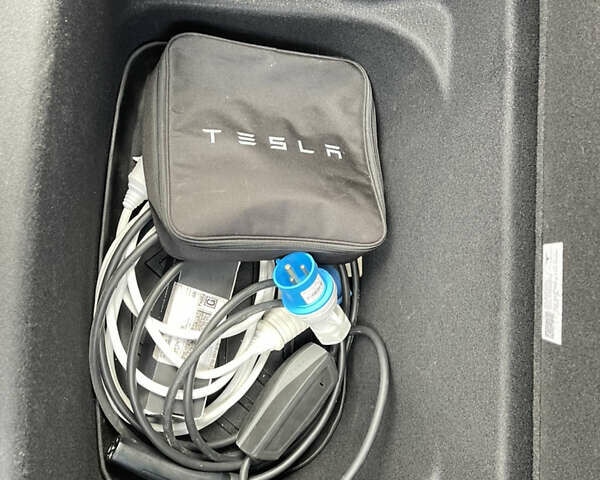 Серый Тесла Model Y, объемом двигателя 0 л и пробегом 65 тыс. км за 27400 $, фото 10 на Automoto.ua