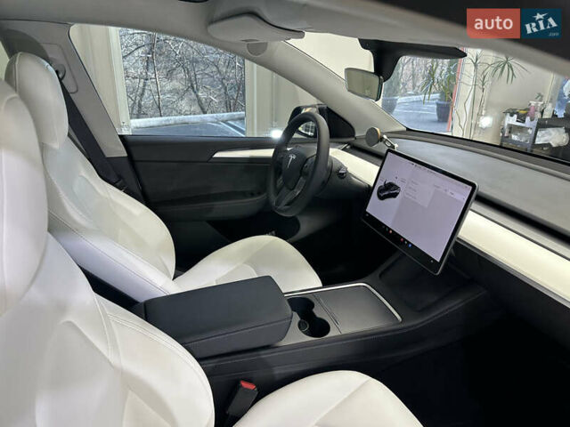 Серый Тесла Model Y, объемом двигателя 0 л и пробегом 11 тыс. км за 40000 $, фото 4 на Automoto.ua