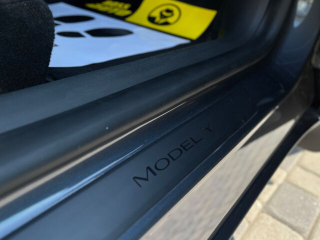 Серый Тесла Model Y, объемом двигателя 82 л и пробегом 22 тыс. км за 27000 $, фото 19 на Automoto.ua