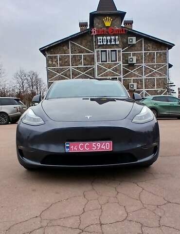 Серый Тесла Model Y, объемом двигателя 0 л и пробегом 65 тыс. км за 25700 $, фото 1 на Automoto.ua