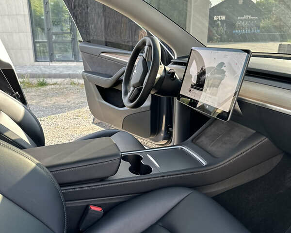 Серый Тесла Model Y, объемом двигателя 0 л и пробегом 41 тыс. км за 30000 $, фото 34 на Automoto.ua