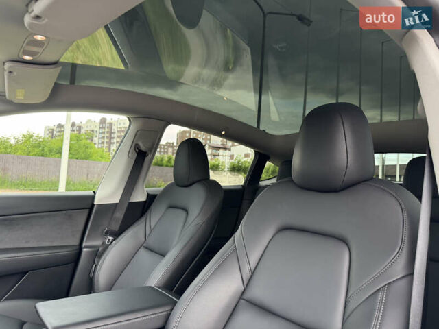 Серый Тесла Model Y, объемом двигателя 0 л и пробегом 27 тыс. км за 27500 $, фото 35 на Automoto.ua