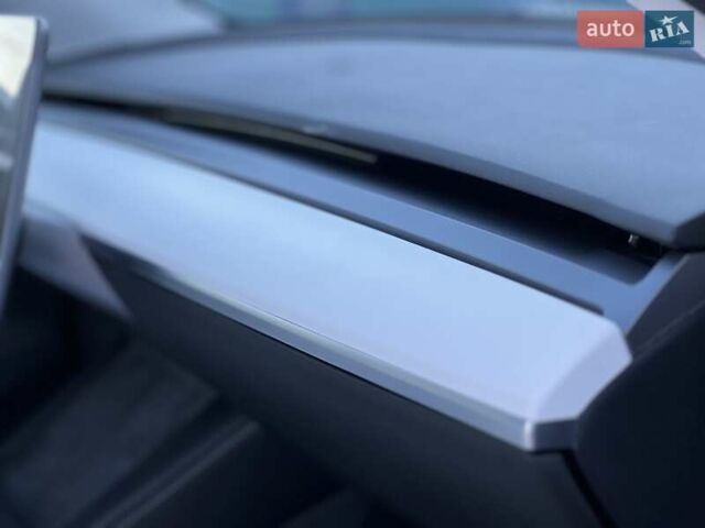 Серый Тесла Model Y, объемом двигателя 0 л и пробегом 25 тыс. км за 27000 $, фото 59 на Automoto.ua