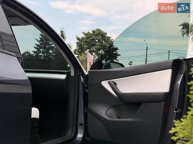 Серый Тесла Model Y, объемом двигателя 0 л и пробегом 85 тыс. км за 23900 $, фото 57 на Automoto.ua