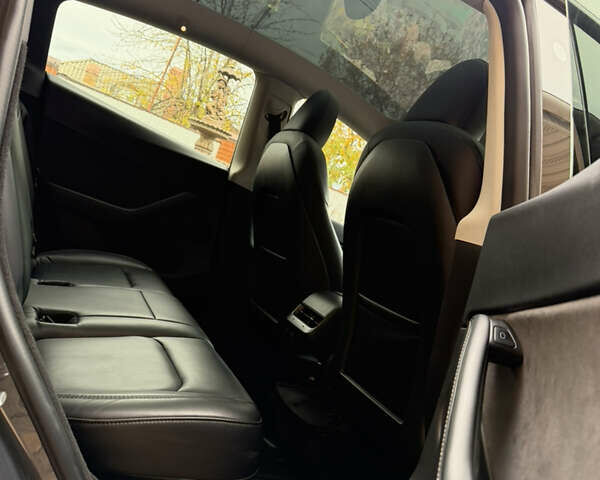 Серый Тесла Model Y, объемом двигателя 0 л и пробегом 156 тыс. км за 24900 $, фото 12 на Automoto.ua