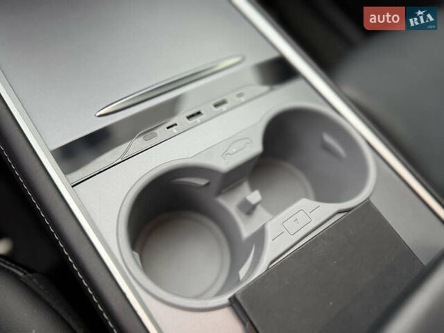 Серый Тесла Model Y, объемом двигателя 0 л и пробегом 53 тыс. км за 28000 $, фото 54 на Automoto.ua