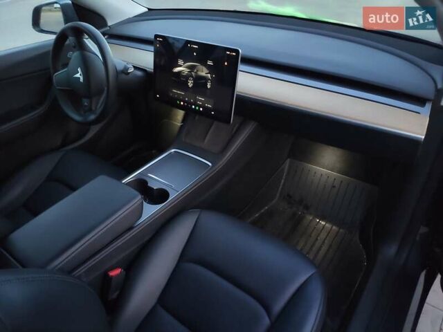Серый Тесла Model Y, объемом двигателя 0 л и пробегом 74 тыс. км за 26999 $, фото 25 на Automoto.ua