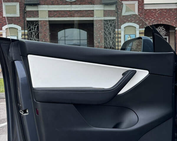 Серый Тесла Model Y, объемом двигателя 0 л и пробегом 26 тыс. км за 28900 $, фото 27 на Automoto.ua