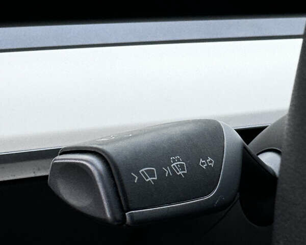 Серый Тесла Model Y, объемом двигателя 0 л и пробегом 26 тыс. км за 28900 $, фото 33 на Automoto.ua