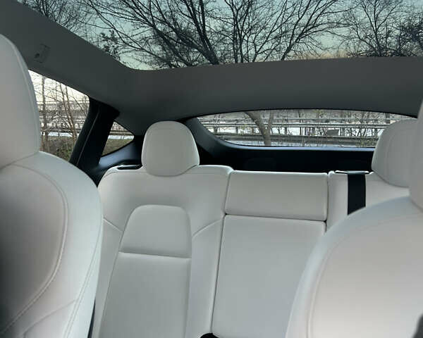 Серый Тесла Model Y, объемом двигателя 0 л и пробегом 53 тыс. км за 31500 $, фото 5 на Automoto.ua