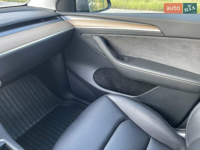 Тесла Model Y 2022 в Киеве на Automoto.ua Серый Тесла Model Y, объемом двигателя 0 л и пробегом 63 тыс. км за 29900 $, фото 2 на Automoto.ua
