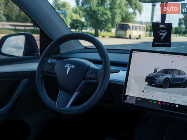 Серый Тесла Model Y, объемом двигателя 0 л и пробегом 26 тыс. км за 45500 $, фото 2 на Automoto.ua