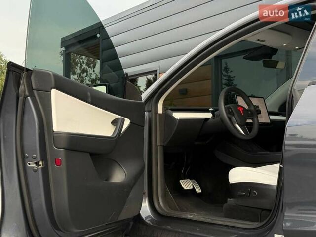 Серый Тесла Model Y, объемом двигателя 0 л и пробегом 85 тыс. км за 23900 $, фото 20 на Automoto.ua