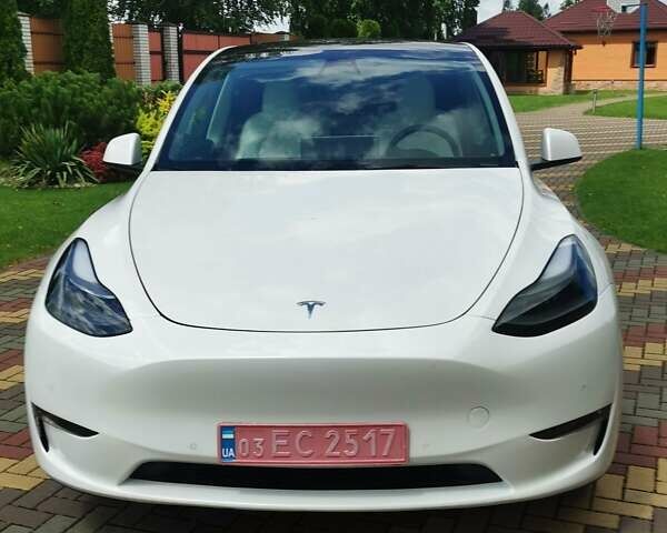 Серый Тесла Model Y, объемом двигателя 0 л и пробегом 4 тыс. км за 29999 $, фото 1 на Automoto.ua