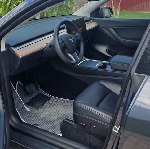 Серый Тесла Model Y, объемом двигателя 0 л и пробегом 42 тыс. км за 24500 $, фото 4 на Automoto.ua