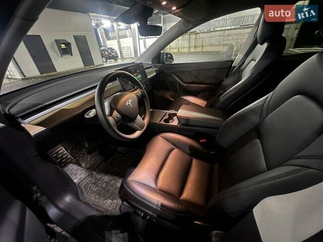 Серый Тесла Model Y, объемом двигателя 0 л и пробегом 64 тыс. км за 28999 $, фото 6 на Automoto.ua
