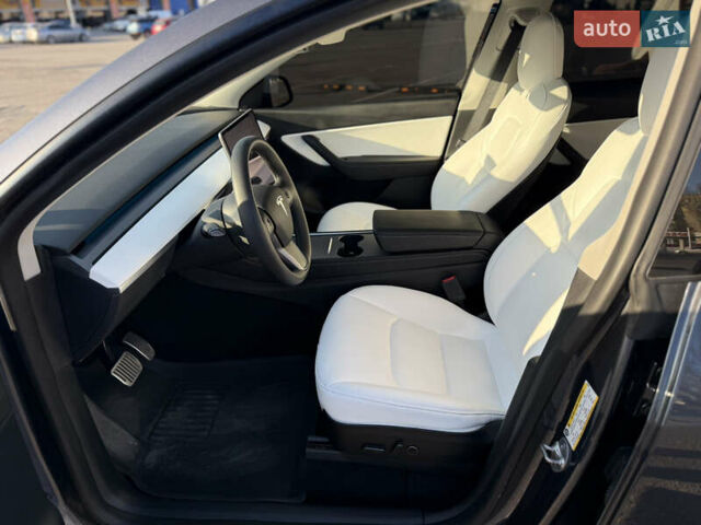 Серый Тесла Model Y, объемом двигателя 0 л и пробегом 99 тыс. км за 24999 $, фото 10 на Automoto.ua