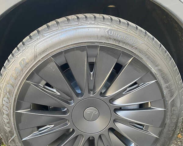 Серый Тесла Model Y, объемом двигателя 0 л и пробегом 57 тыс. км за 43000 $, фото 17 на Automoto.ua