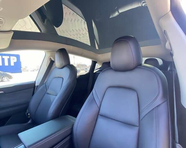 Серый Тесла Model Y, объемом двигателя 0 л и пробегом 32 тыс. км за 27500 $, фото 24 на Automoto.ua