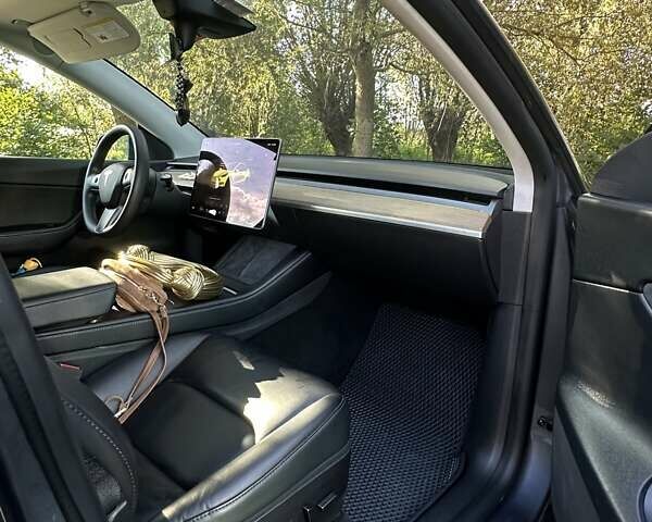 Серый Тесла Model Y, объемом двигателя 0 л и пробегом 60 тыс. км за 28999 $, фото 13 на Automoto.ua