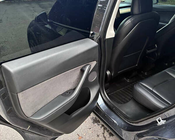 Серый Тесла Model Y, объемом двигателя 0 л и пробегом 82 тыс. км за 26500 $, фото 10 на Automoto.ua