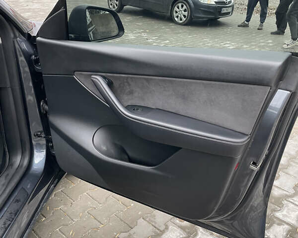 Сірий Тесла Model Y, об'ємом двигуна 0 л та пробігом 118 тис. км за 25900 $, фото 30 на Automoto.ua