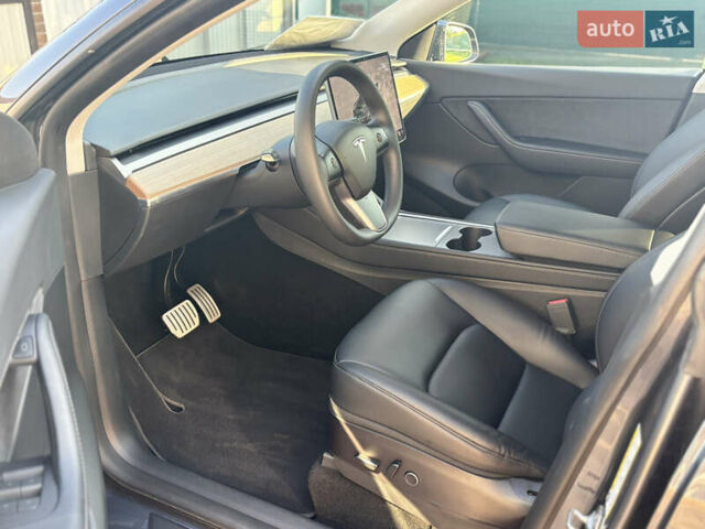 Серый Тесла Model Y, объемом двигателя 0 л и пробегом 65 тыс. км за 29500 $, фото 8 на Automoto.ua