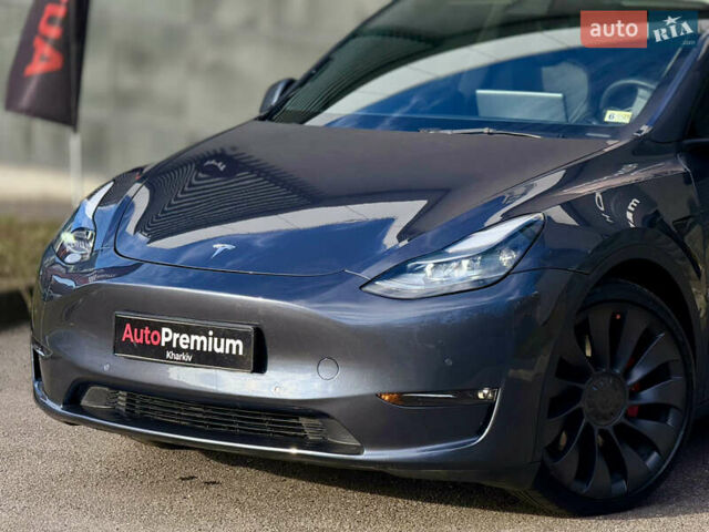 Серый Тесла Model Y, объемом двигателя 0 л и пробегом 54 тыс. км за 26000 $, фото 1 на Automoto.ua
