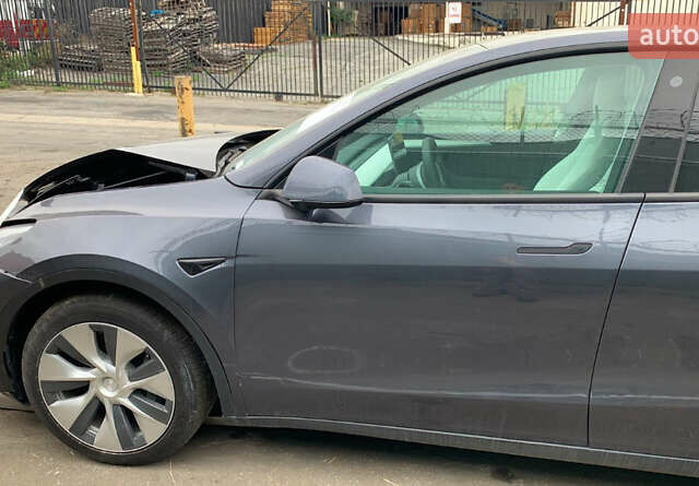 Серый Тесла Model Y, объемом двигателя 0 л и пробегом 32 тыс. км за 21935 $, фото 1 на Automoto.ua