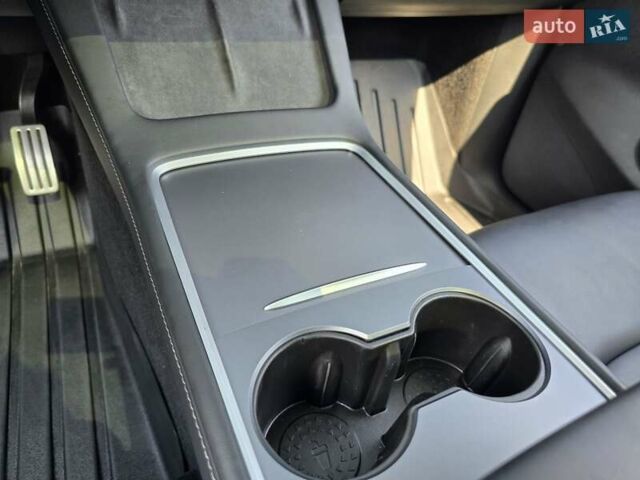Серый Тесла Model Y, объемом двигателя 0 л и пробегом 34 тыс. км за 27500 $, фото 31 на Automoto.ua