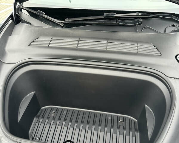 Серый Тесла Model Y, объемом двигателя 0 л и пробегом 58 тыс. км за 28500 $, фото 26 на Automoto.ua