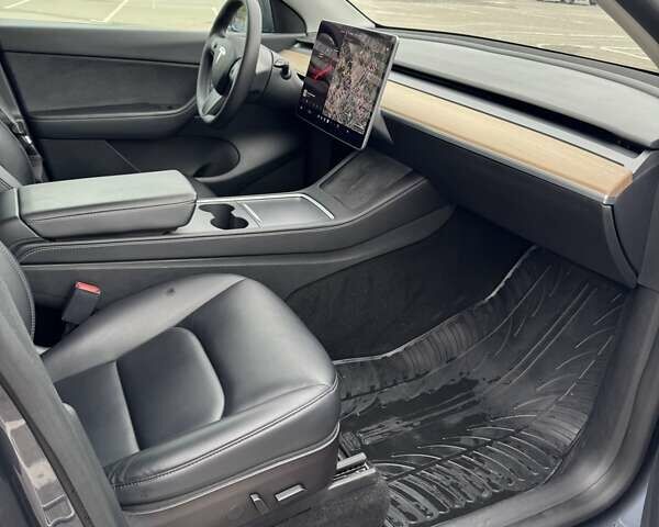 Серый Тесла Model Y, объемом двигателя 0 л и пробегом 61 тыс. км за 25500 $, фото 24 на Automoto.ua