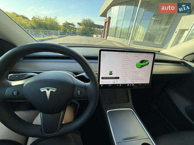 Серый Тесла Model Y, объемом двигателя 0 л и пробегом 34 тыс. км за 24000 $, фото 2 на Automoto.ua