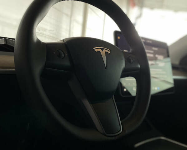 Серый Тесла Model Y, объемом двигателя 0 л и пробегом 64 тыс. км за 26300 $, фото 10 на Automoto.ua