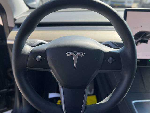 Серый Тесла Model Y, объемом двигателя 82 л и пробегом 22 тыс. км за 27000 $, фото 10 на Automoto.ua