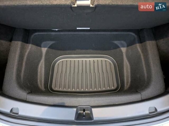 Серый Тесла Model Y, объемом двигателя 0 л и пробегом 27 тыс. км за 25900 $, фото 15 на Automoto.ua