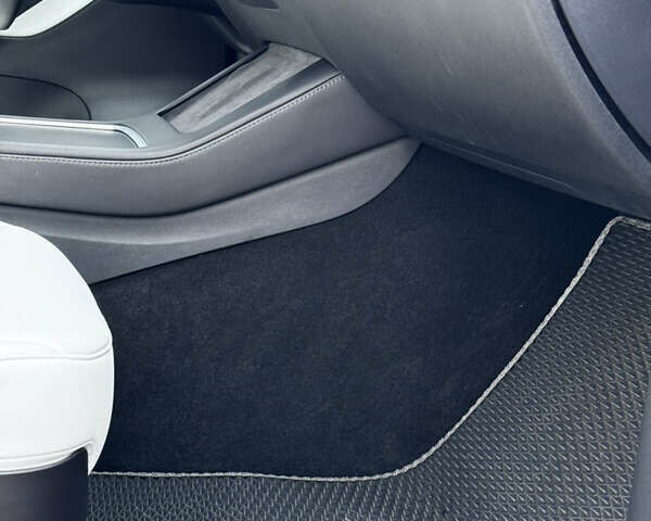 Серый Тесла Model Y, объемом двигателя 0 л и пробегом 26 тыс. км за 28900 $, фото 52 на Automoto.ua