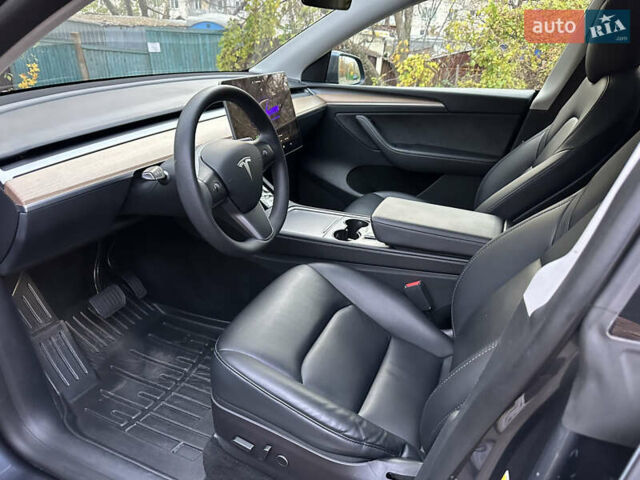 Серый Тесла Model Y, объемом двигателя 0 л и пробегом 95 тыс. км за 24900 $, фото 15 на Automoto.ua